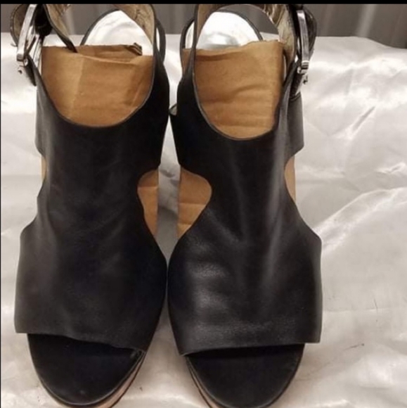 MICHEAL KORS PLATFORM SANDALS - Picture 4 of 11
